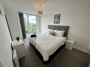 Lovely 2 Bed MCR Apt + Balcony